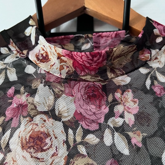 NWT Free Press Clothing floral mesh top with mock turtleneck. Size small - Picture 4 of 9